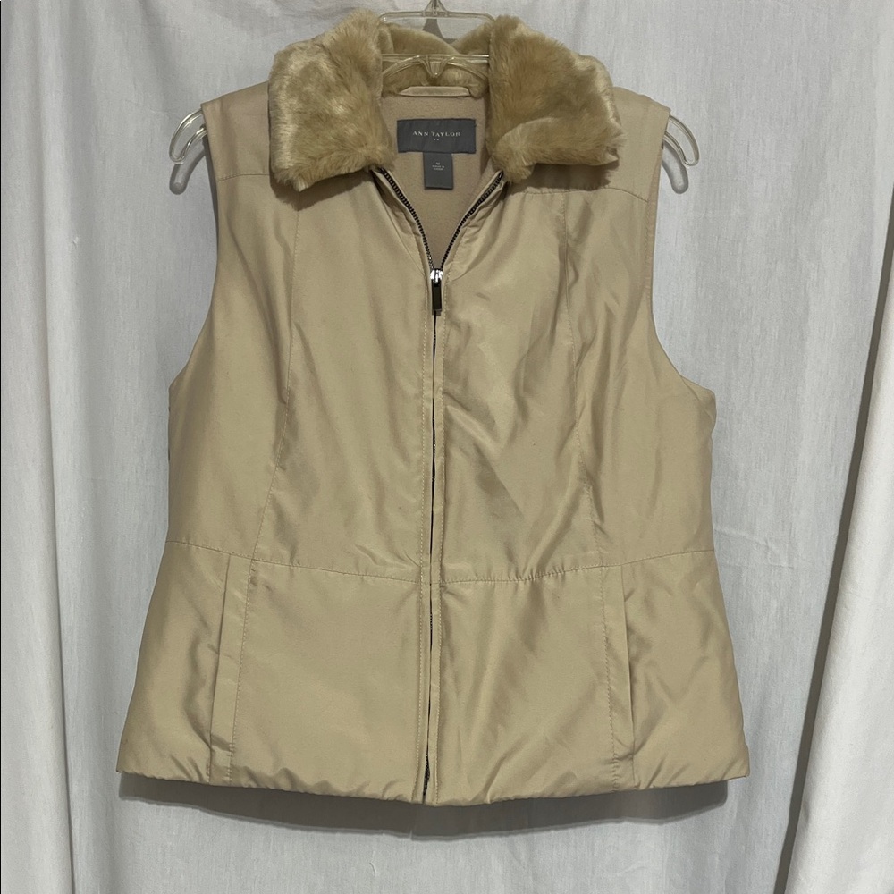 Ann Taylor Beige Vest with Faux Fur Collar size medium